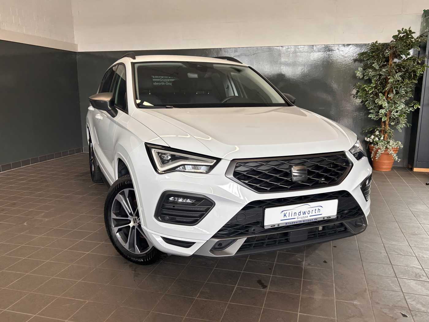 SEAT Ateca 1,5 TSI DSG FR - LAGER Lagerfahrzeug Benzin Automatik 5 Nevada  Weiß Metallic (2Y)